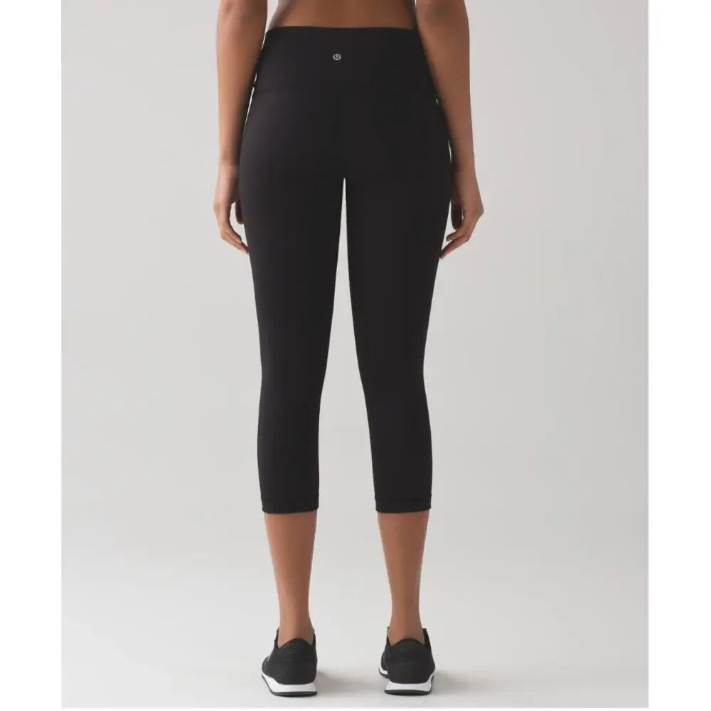 LULULEMON Wunder Under Crop (Hi-Rise) *Full-On Luxtreme 21" in Black  // 2 - Picture 3 of 8